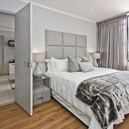 Sandton Apartment 15 West Road South Joanesburgo Exterior foto