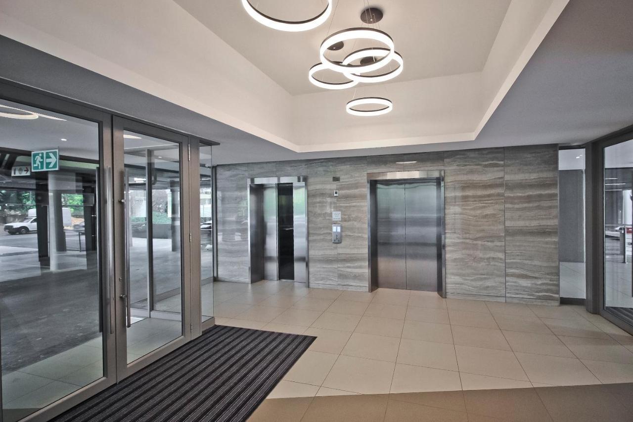 Sandton Apartment 15 West Road South Joanesburgo Exterior foto